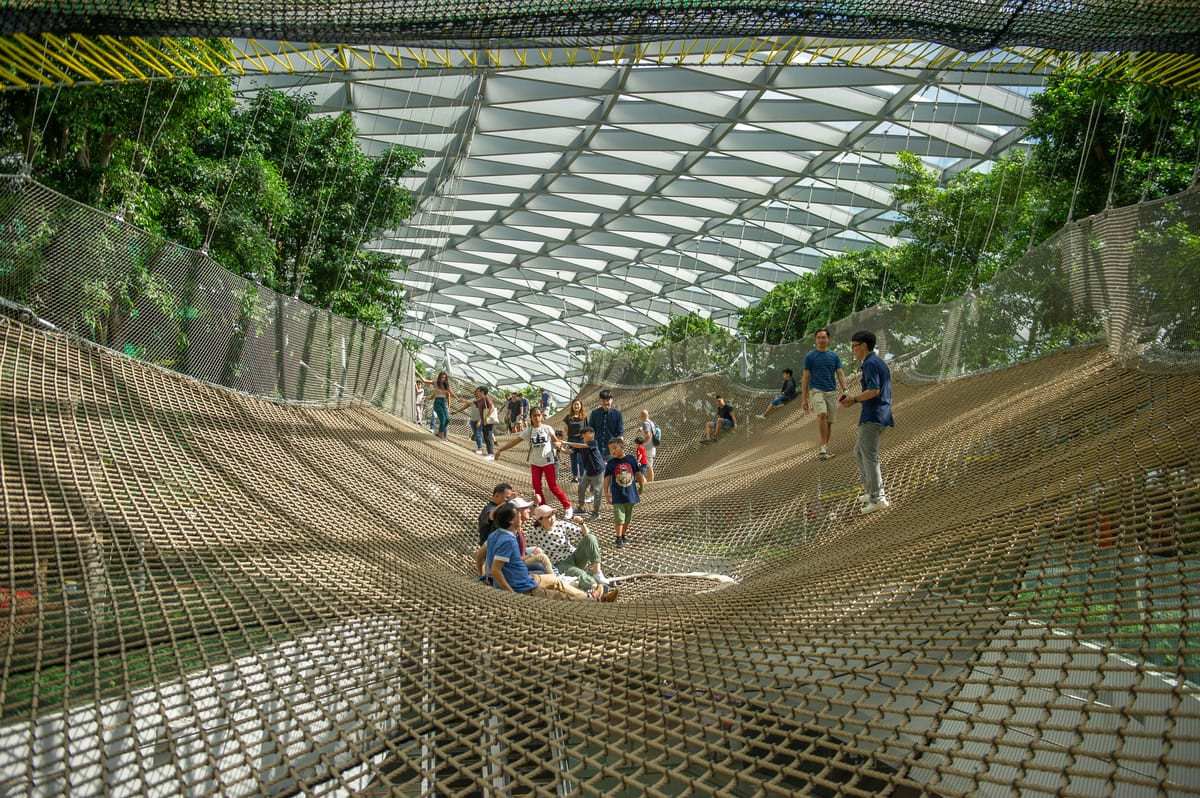 e9ffc46d-90f5-4954-bbc8-a7da7e864162_jewel-changi-airport-attractions-large.jpg