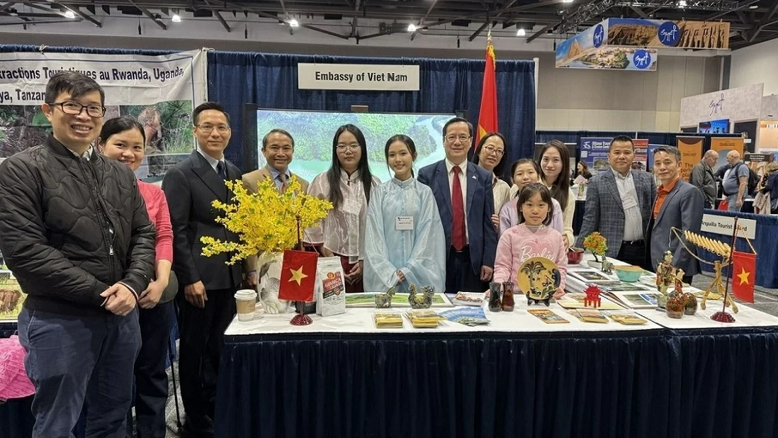 quang-ba-manh-me-du-lich-viet-nam-tai-canada-20260413104105.webp