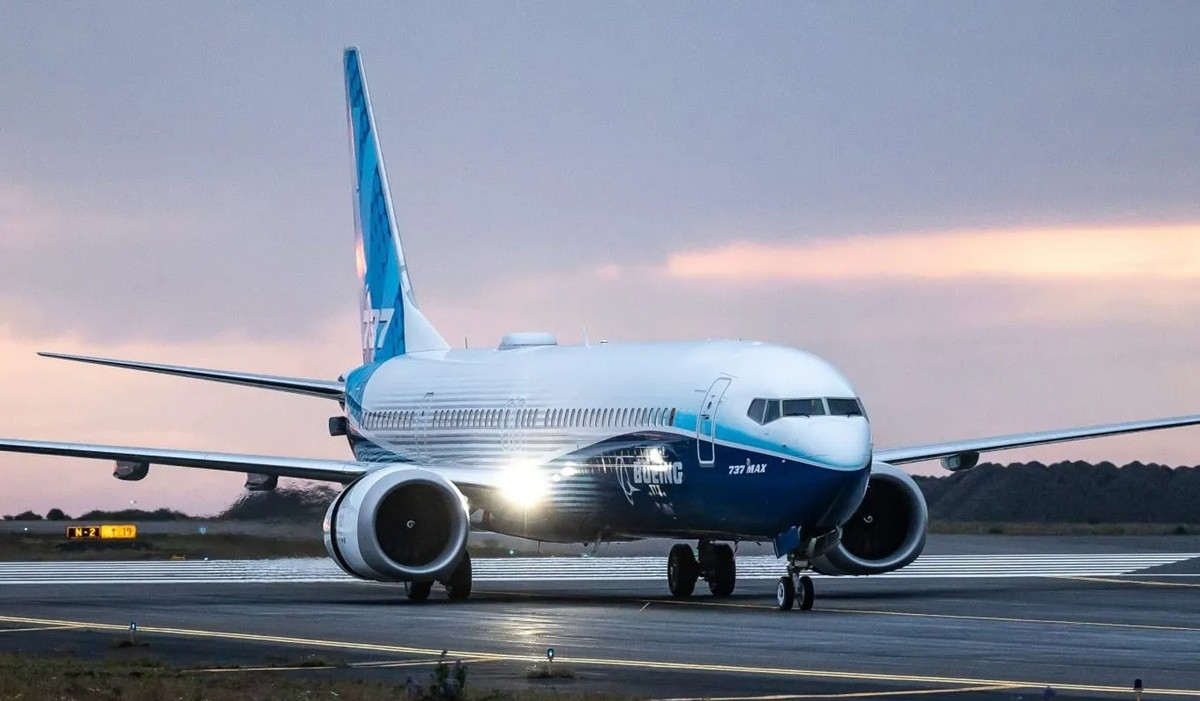 Boeing 737-10