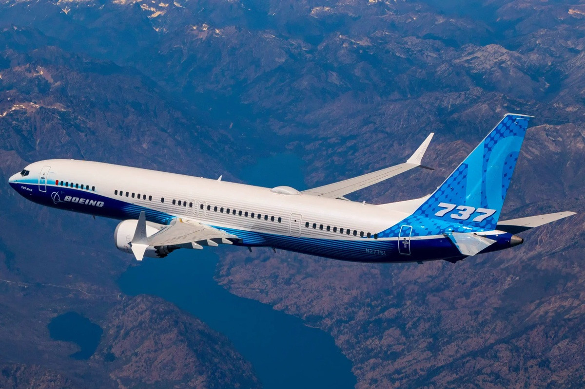 Boeing 737 MAX 10