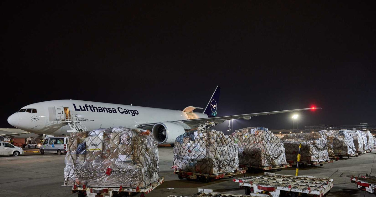 Lufthansa Cargo tạm dừng chuyến bay hàng hóa đến Mumbai do ùn tắc sân bay Lufthansa Cargo tạm dừng chuyến bay hàng hóa đến Mumbai do ùn tắc sân bay
