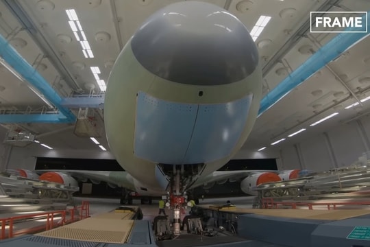 Bên trong nhà máy lắp ráp A380