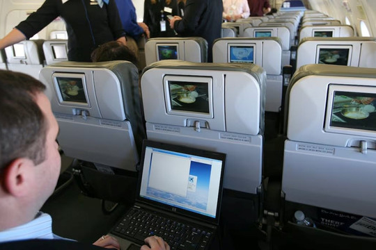 Cẩn trọng khi truy cập Wi-Fi trên máy bay