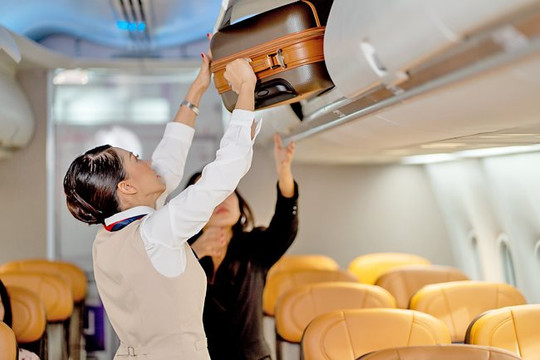 Yêu cầu nào của hành khách khiến tiếp viên khó chịu nhất?