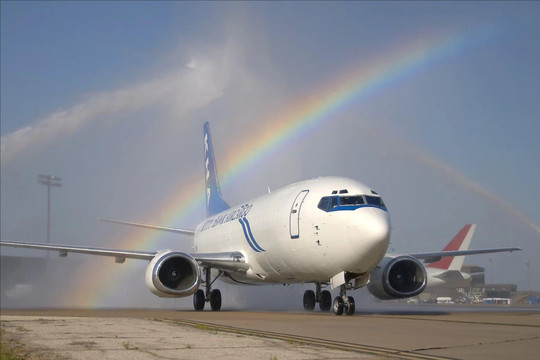 Ý nghĩa của Water Salute - nghi thức chào đón máy bay bằng vòi rồng