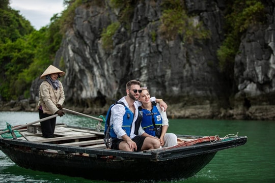 Hàng loạt tour tham quan vịnh Hạ Long, Lan Hạ hoãn, hủy vì bão Yagi