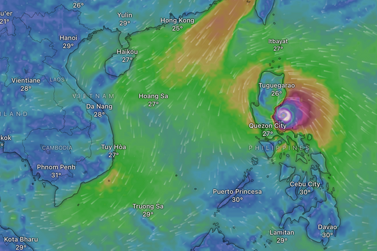 Siêu bão Man-yi dữ dội gần Biển Đông