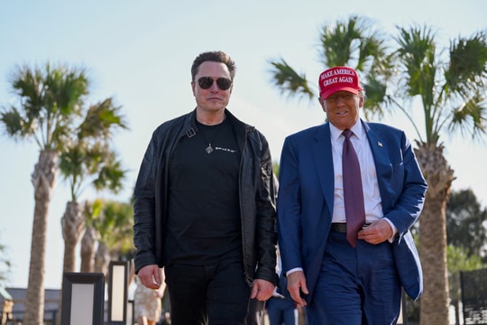 Ông Trump xem SpaceX phóng tên lửa Starship với Elon Musk