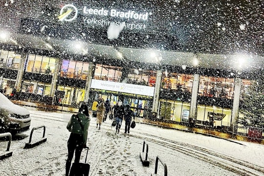 Hàng không Anh đình trệ do bão Bert