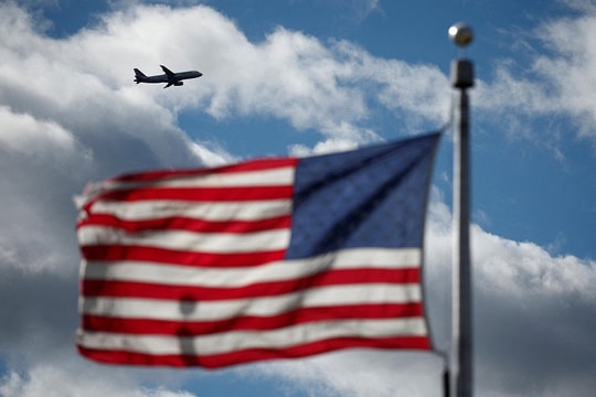 Các hãng hàng không Mỹ kiếm được hàng tỷ USD từ 'phí rác'