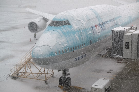 Hơn 200 chuyến bay hoãn hủy do tuyết rơi kỷ lục ở Seoul