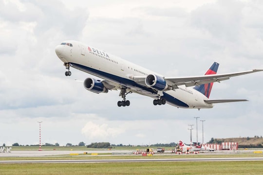 Nữ hành khách không giấy tờ, đi chui vé xuyên Đại Tây Dương