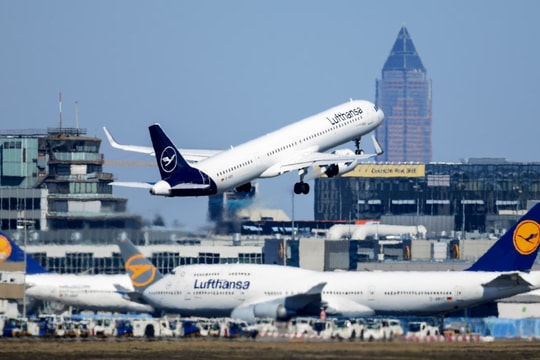 Hàng không châu Âu gặp khó vì lệnh cấm bay qua không phận Nga