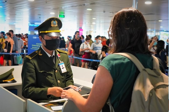 Giám sát liên tục tại sân bay Tân Sơn Nhất để ngăn ‘bệnh lạ’ ở Congo