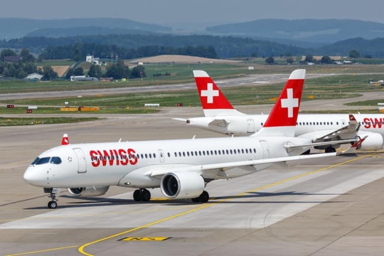 Máy bay của Thụy Sĩ hạ cánh khẩn cấp do phát hiện khói