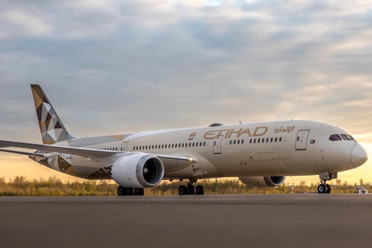 Chuyến bay của Etihad Airways hủy cất cánh do nổ lốp