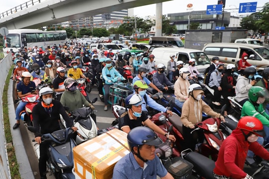 Giải tỏa ùn tắc ở cửa ngõ sân bay Tân Sơn Nhất những ngày giáp Tết