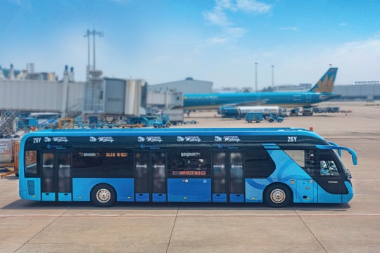 Xe buýt trung chuyển miễn phí phục vụ khách tại Tân Sơn Nhất dịp Tết Ất Tỵ