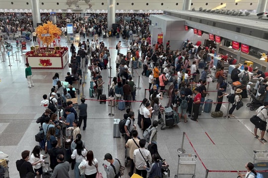 Sân bay Tân Sơn Nhất đón lượng khách kỷ lục ngày mùng 5 Tết