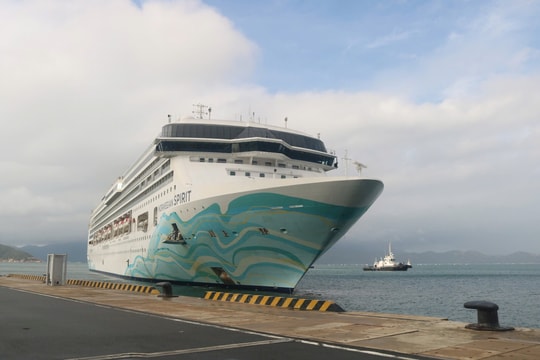 Tàu du lịch quốc tế liên tục cập bến Khánh Hòa