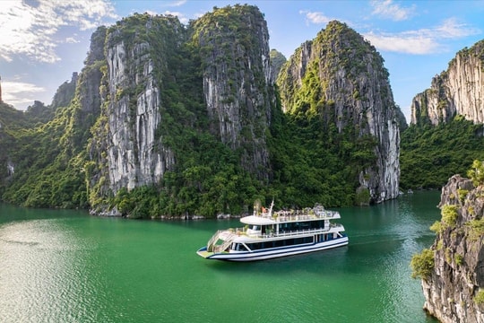 Việt Nam nghiên cứu miễn visa với một số quốc gia, khách tỷ phú