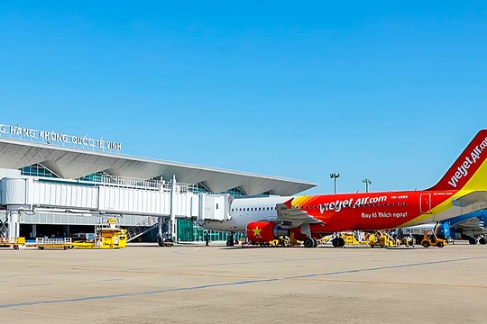 Bàn giao hồ sơ quy hoạch sân bay Vinh cho Nghệ An