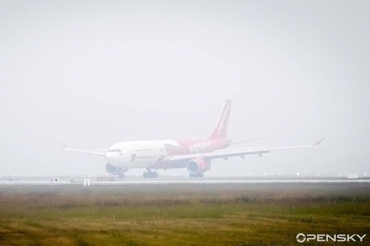 Nhiều chuyến bay lùi giờ khai thác 1-2 tiếng do sương mù