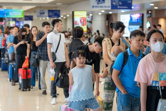 Nhu cầu tăng cao, nhiều chặng bay 'khan' vé dịp 30/4-1/5