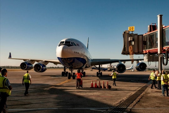 Hàng trăm chuyến bay đi, đến Hy Lạp và Italy bị hủy do đình công