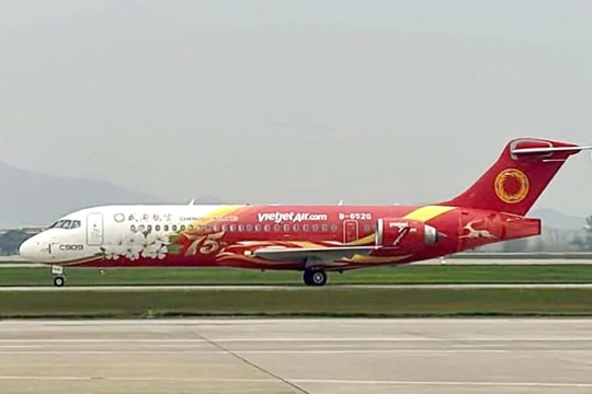 Một chiếc COMAC C909 đã hạ cánh xuống sân bay Nội Bài