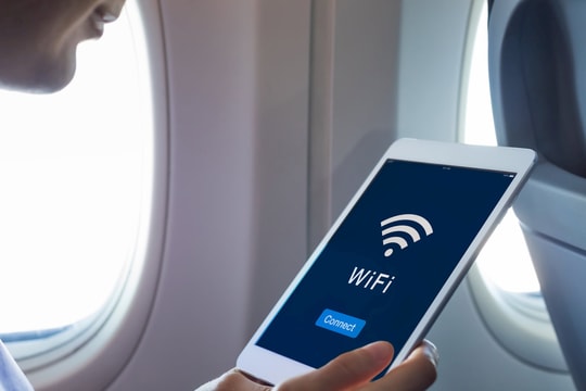 Khách bay Vietnam Airlines sắp được dùng Internet trên không
