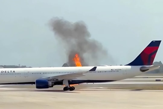 Airbus A330 cháy dữ dội, gần 300 người sơ tán