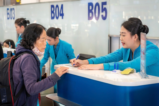 Lượng khách đi máy bay tiếp tục tăng