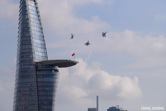 Mãn nhãn máy bay tổng duyệt diễu binh 30/4 trên bầu trời TP.HCM