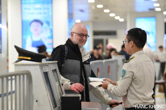 Nới visa cùng mở rộng mạng bay để du lịch Việt tăng tốc