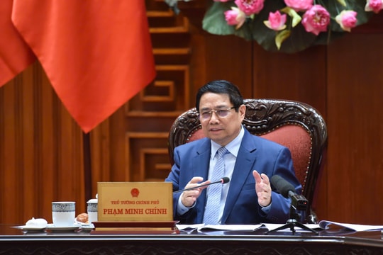 Thủ tướng yêu cầu ký hợp đồng mua thêm máy bay, khí LNG từ Mỹ trong tháng 5