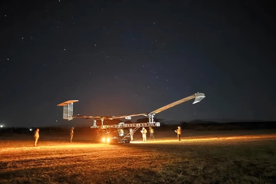 Máy bay Anh lập kỷ lục thế giới với chuyến bay dài 67 ngày