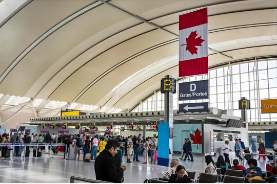 Canada cắt giảm chuyến bay đến Mỹ, đáp trả cuộc chiến thương mại