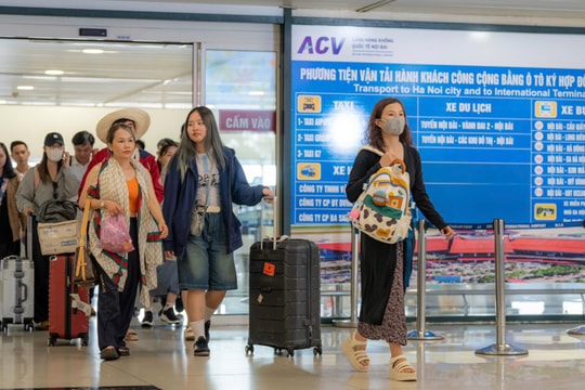 Vé máy bay mùa hè bắt đầu sôi động, giá rẻ hơn nhờ ‘bay đêm’