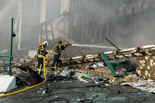 Ukraine tập kích bằng UAV, nhiều sân bay Nga ngừng hoạt động