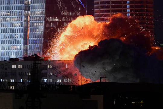 "Bầu trời Tehran bị xuyên thủng": Israel tuyên bố chiếm quyền làm chủ không phận Iran