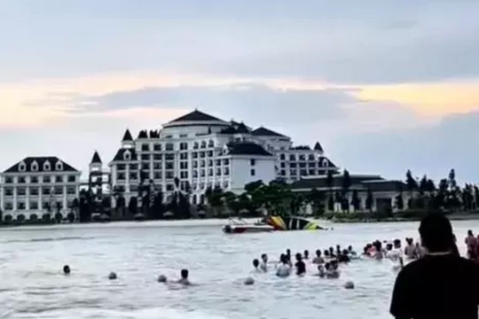 Dù lượn mất kiểm soát rơi xuống biển Hạ Long, Quảng Ninh