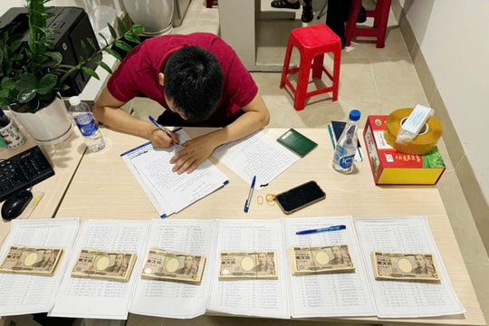 Bắt giữ lượng lớn tiền Yên Nhật giấu trong hành lý xách tay tại Nội Bài