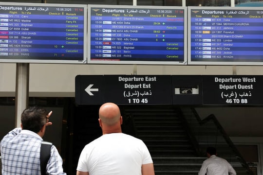 Chiến sự Iran – Israel: Du khách 'than trời' vì giá vé bay tăng vọt