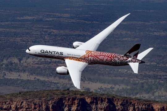 Khách mệt mỏi vì bay 15 tiếng để... quay về chỗ cũ