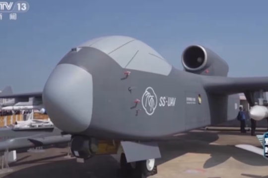 "Siêu drone" của Trung Quốc: Chở 100 UAV nhỏ, có thể tổ chức tấn công bầy đàn