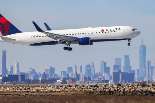 Hơn 100 máy bay Delta ngừng bay vì mưa đá quét qua sân bay Atlanta