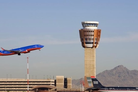 Giải pháp điện tử hàng không giúp giảm tắc nghẽn sân bay và thiếu ATC