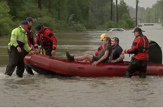 Mưa lũ nghiêm trọng ở Mỹ, hàng nghìn chuyến bay bị hủy