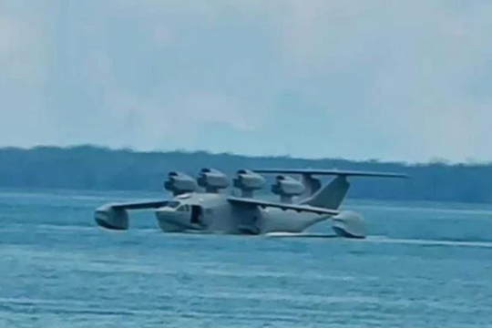 Rò rỉ ảnh phương tiện “bay là là” mặt biển của Trung Quốc
